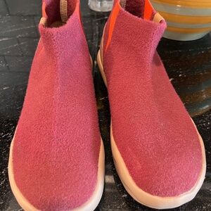 NWOB UIN Women's Walking Comfort Sneaker Aruora Wool Granada Size 9